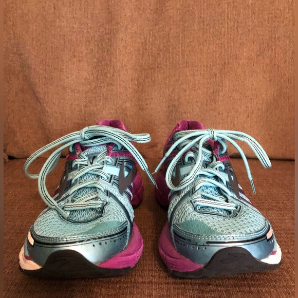 Brooks Adrenaline GTS 17 running shoes, Women’s size 6, GUC - Picture 2 of 9